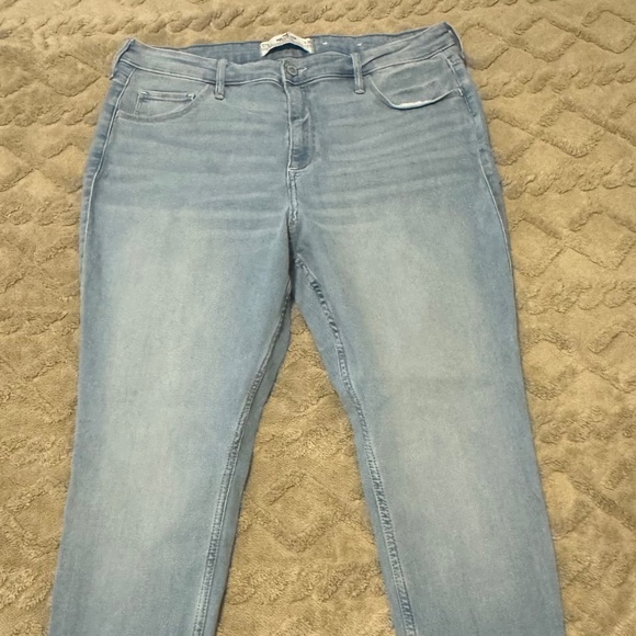 Hollister | Women's Curvy Hi-Rise Super Skinny Jeans | Size 17 - Picture 2 of 8